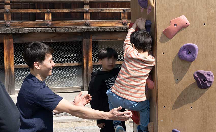 こどあそ！建中寺マーケットでボルダリング